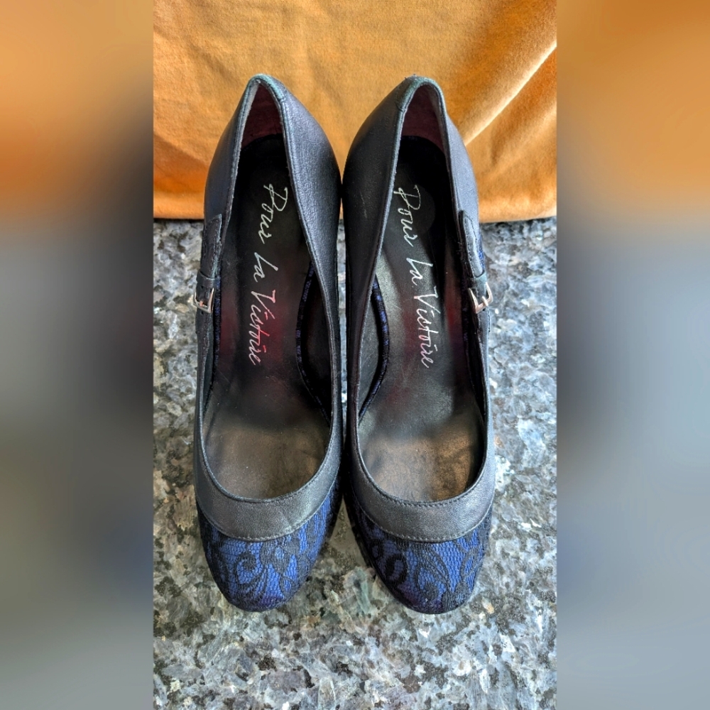 Pour La Victoire Women's Black and Blue Heels
